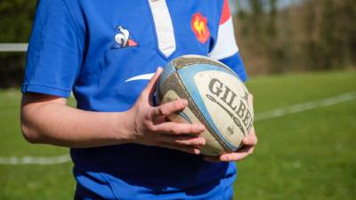 Collégien Saint-Jean avec un ballon de rugby