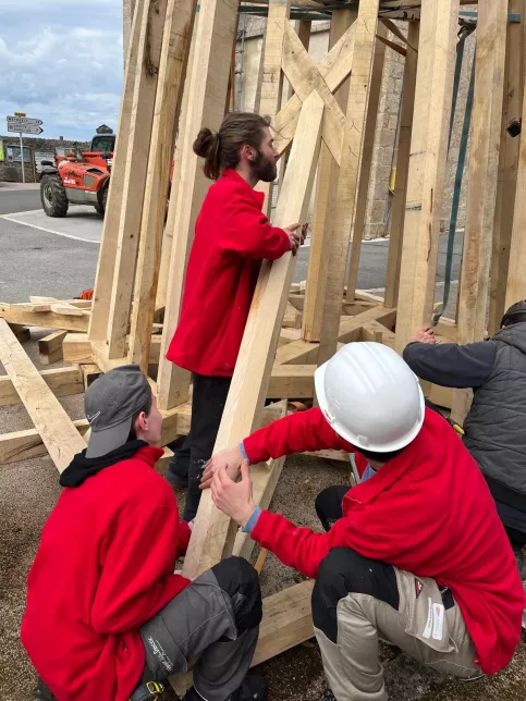 construction flèche avec les apprentis