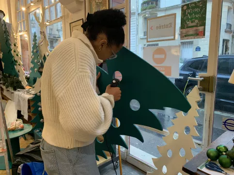 Montage du sapin pour vitrine