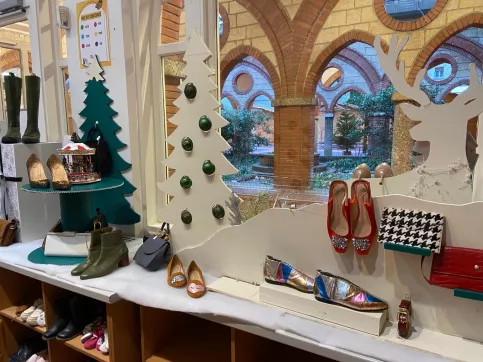 vitrine maroquinerie